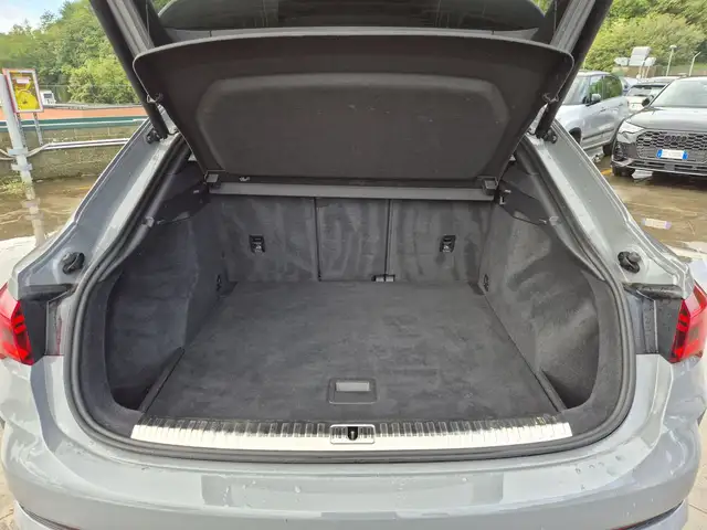 Audi Q3 view 12
