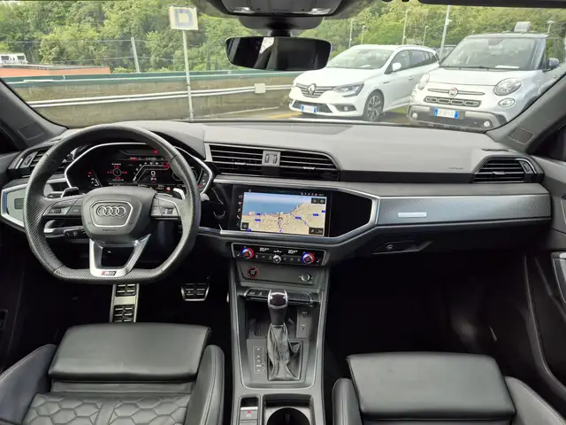 Audi Q3 view 8