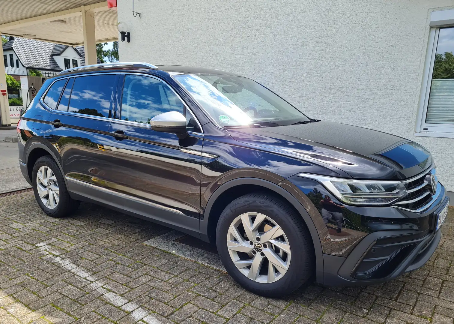 Volkswagen Tiguan Allspace Life 4Motion SCR Business 7-Sitze DSG LED AHK TOP Schwarz - 1