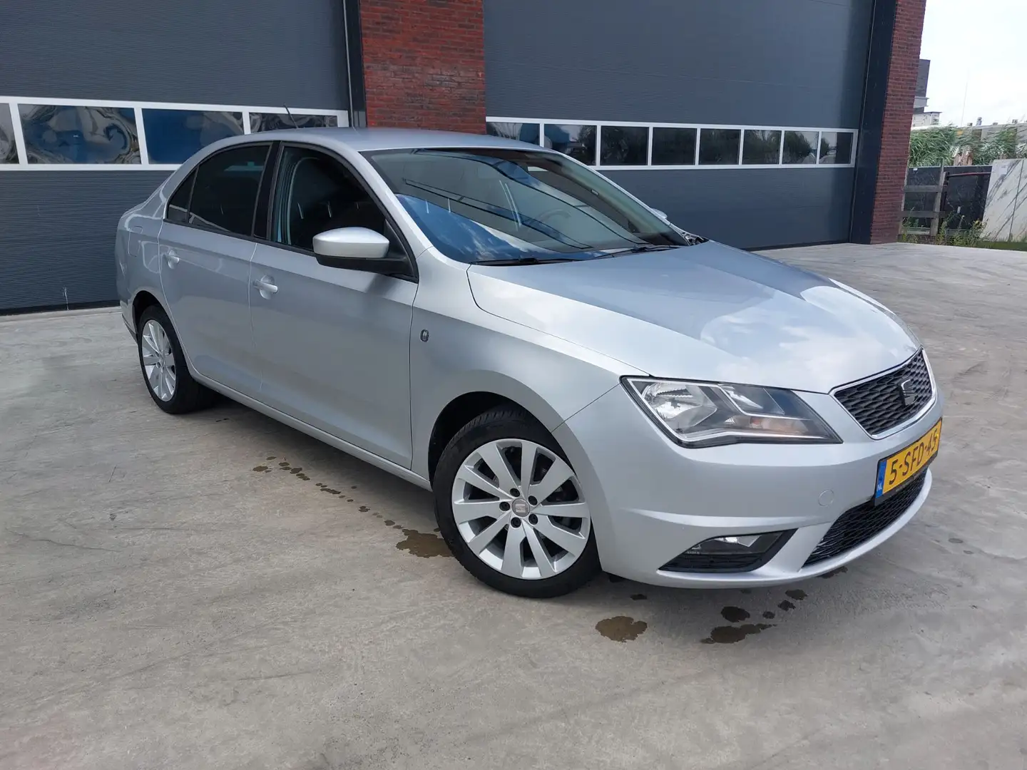 SEAT Toledo 1.2 TSI Businessline High AIRCO/ECC / NAV Lichte d Сірий - 1