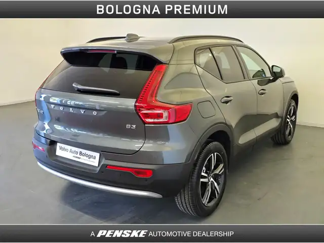 Volvo XC40 view 2
