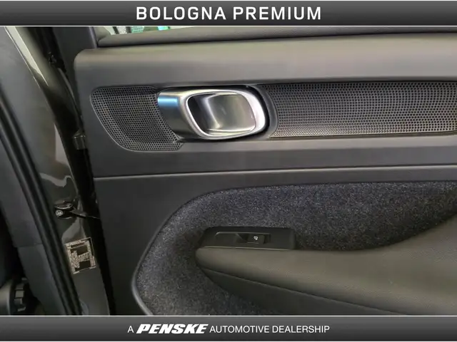 Volvo XC40 view 13