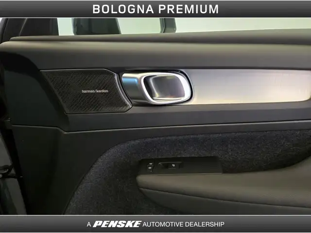 Volvo XC40 view 15