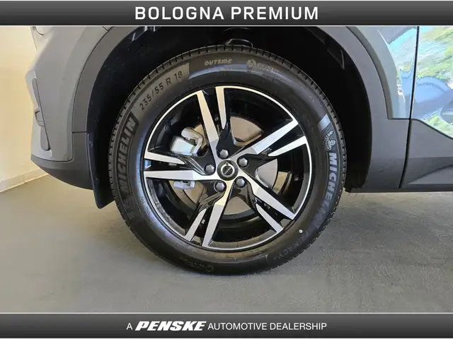 Volvo XC40 view 9