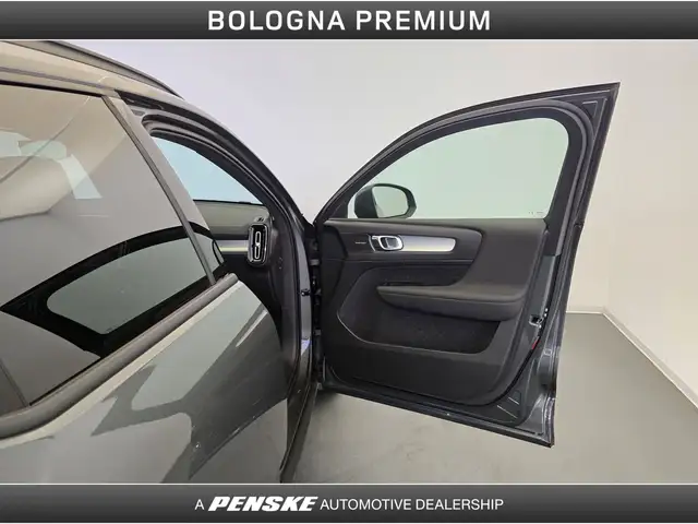 Volvo XC40 view 14
