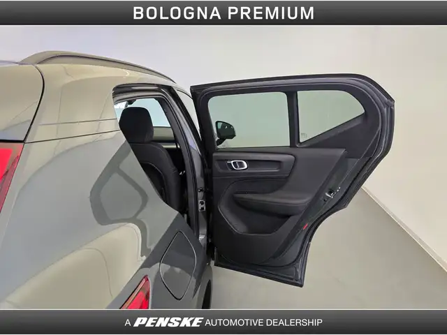 Volvo XC40 view 12