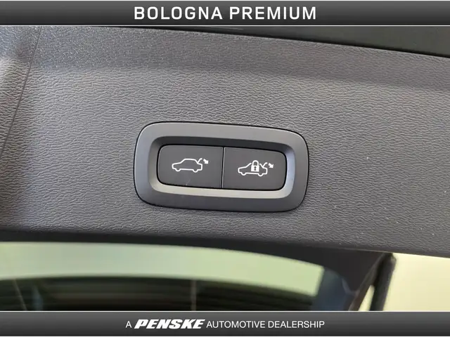 Volvo XC40 view 11