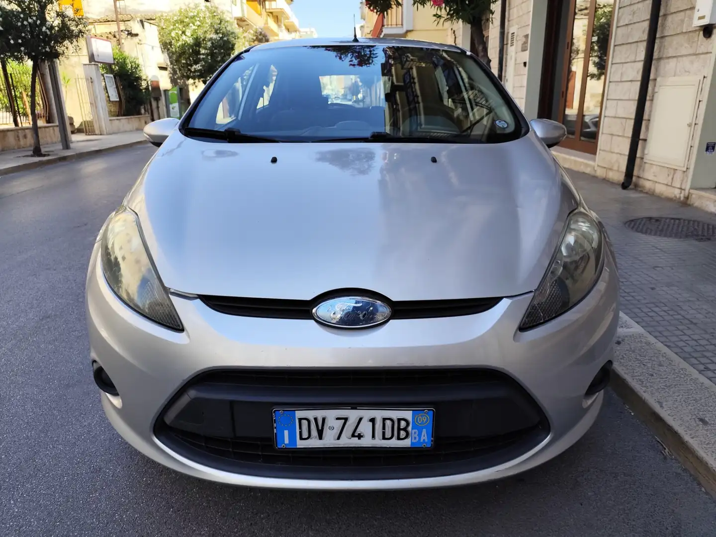 Ford Fiesta 1.2 82 CV 5 porte Titanium Grigio - 2