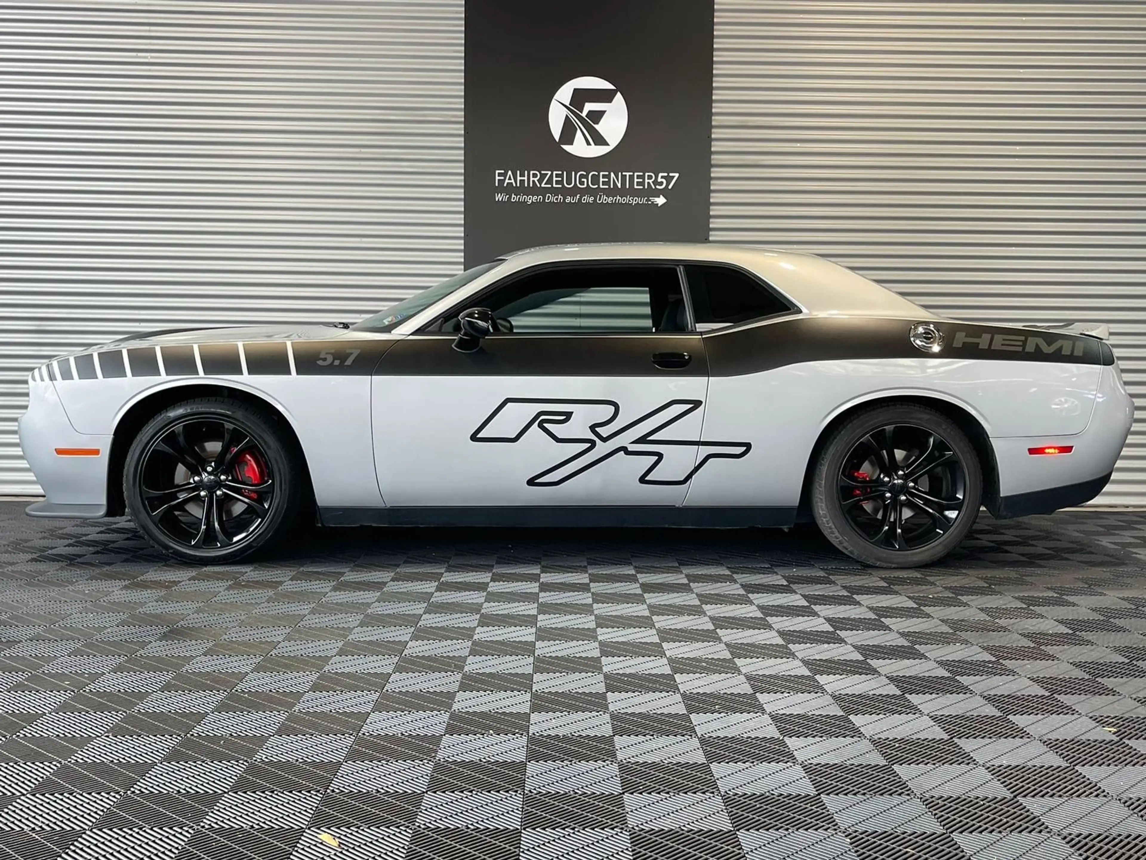 Dodge Challenger R/T HEMI 5.7L/CARPLAY/RÜCKFAHRKAMERA — photo 3