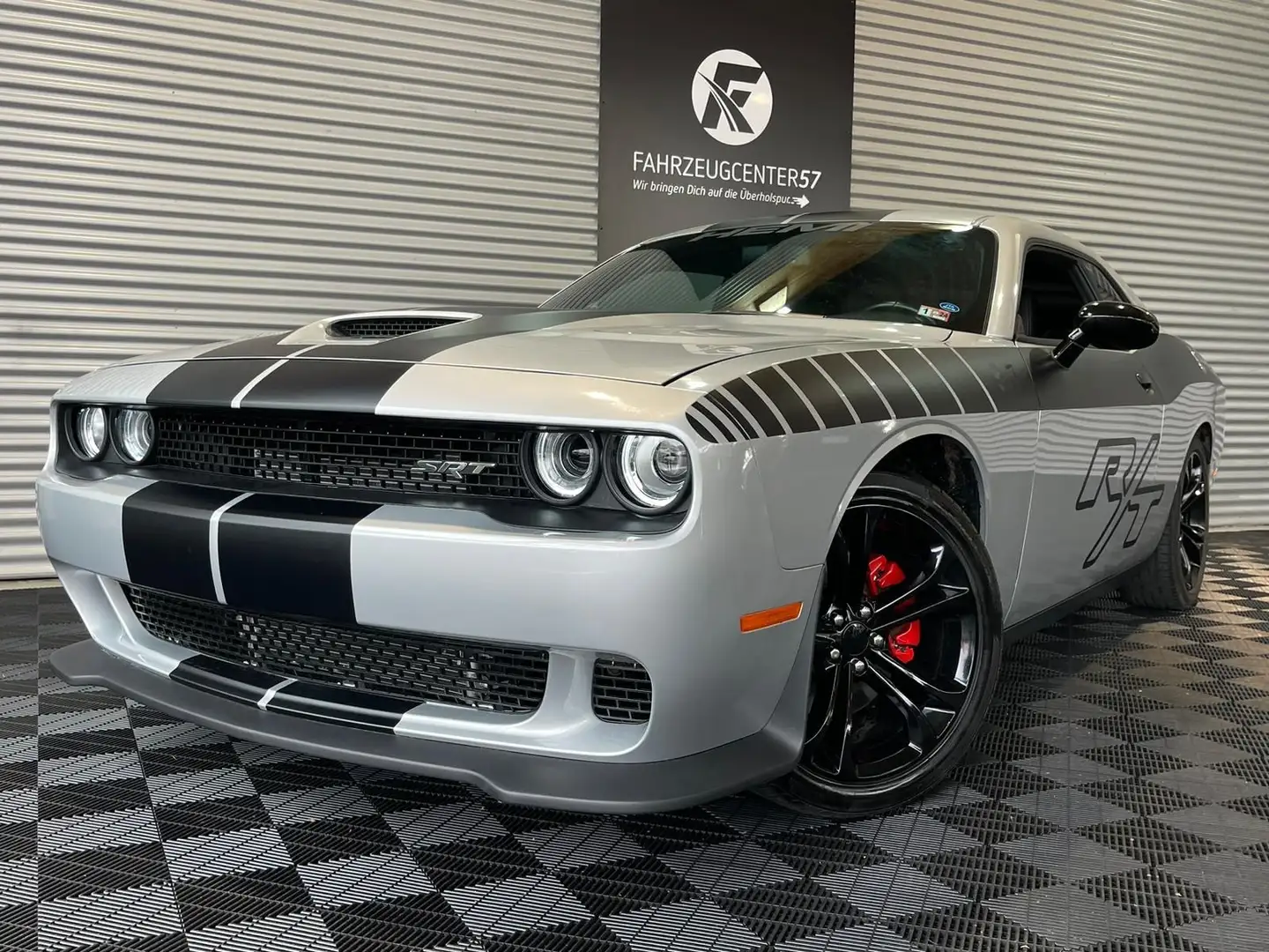 Dodge Challenger R/T HEMI 5.7L/CARPLAY/RÜCKFAHRKAMERA Silber - 1