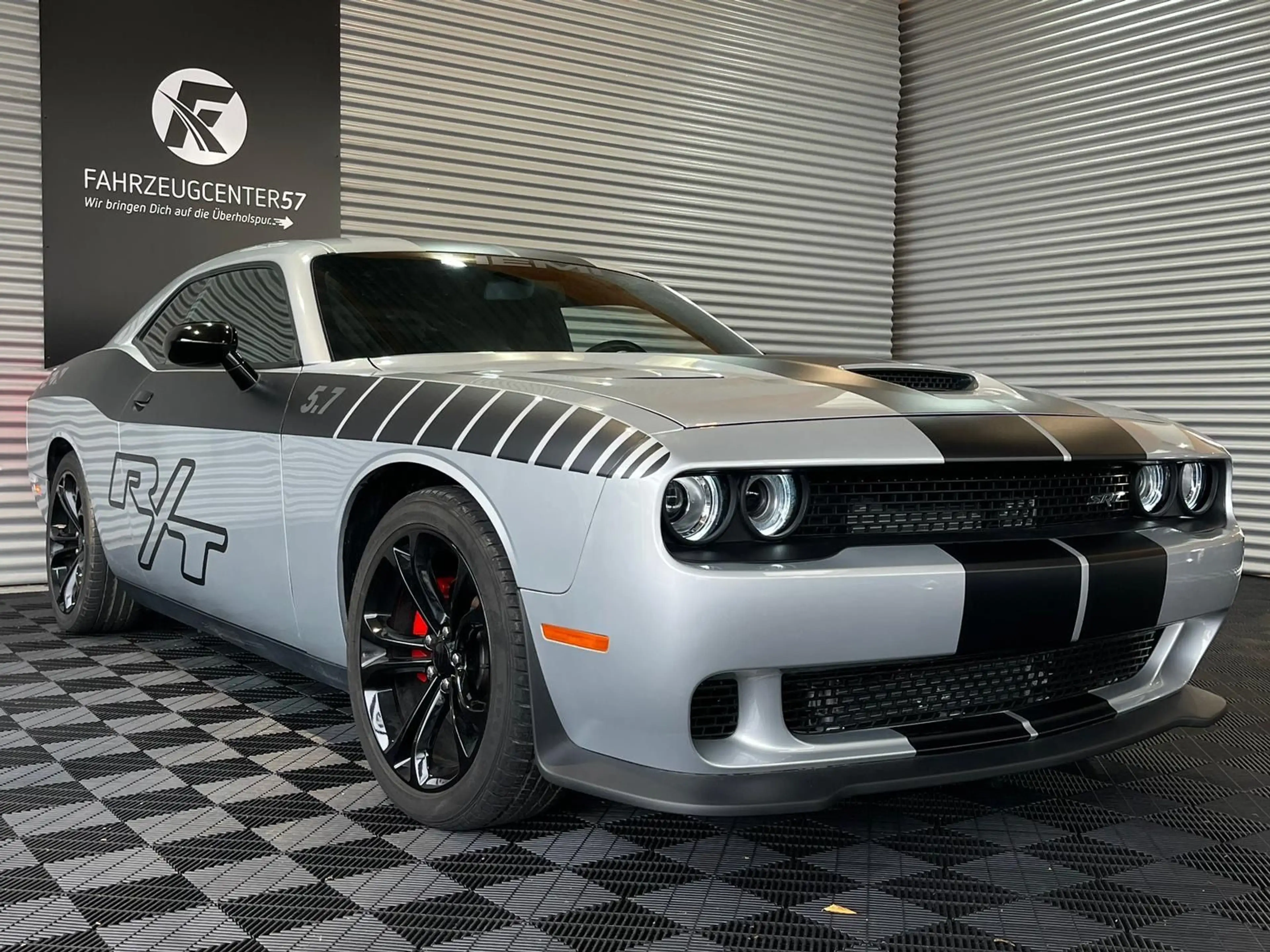 Dodge Challenger R/T HEMI 5.7L/CARPLAY/RÜCKFAHRKAMERA — photo 7