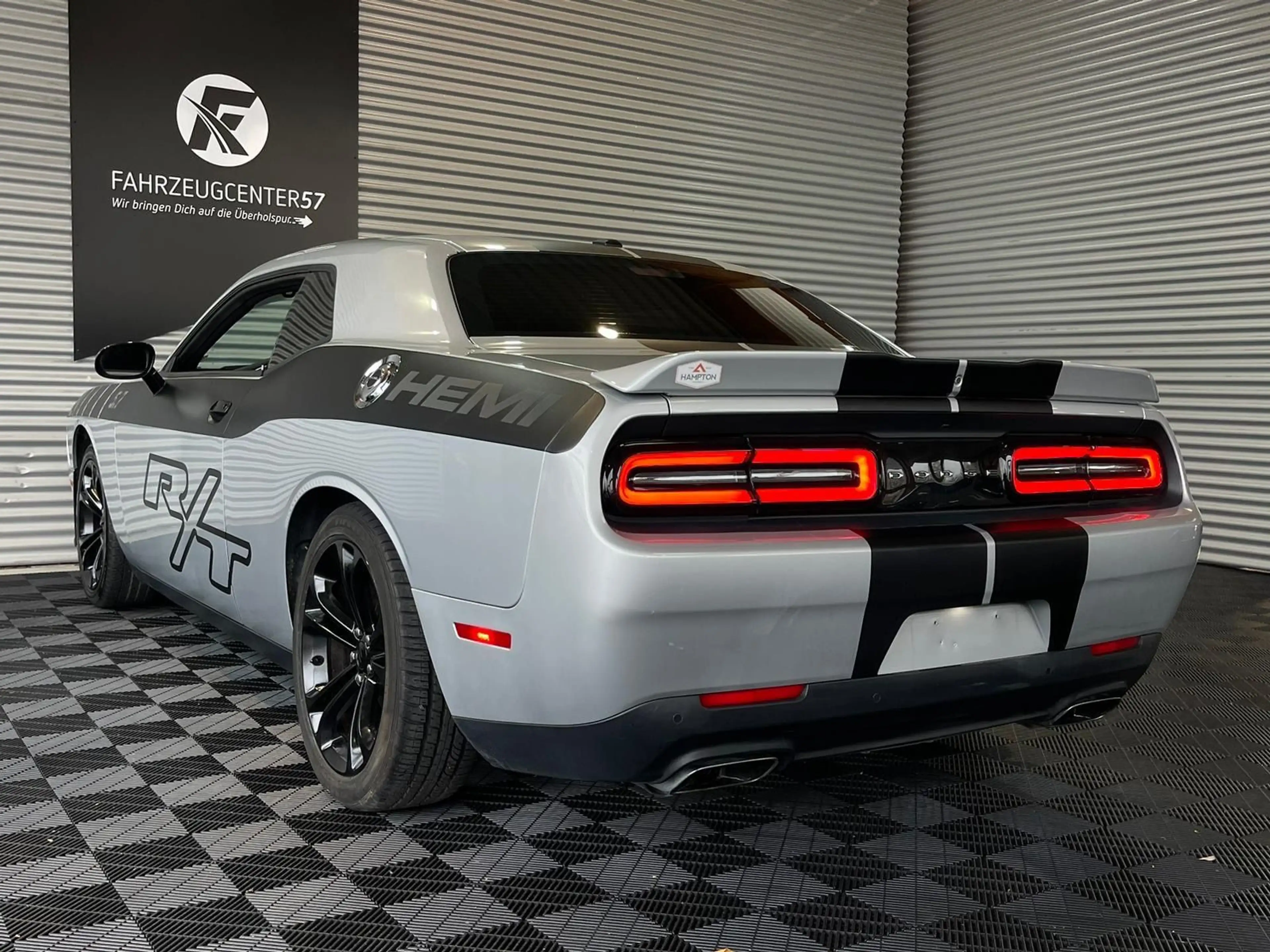 Dodge Challenger R/T HEMI 5.7L/CARPLAY/RÜCKFAHRKAMERA — photo 11