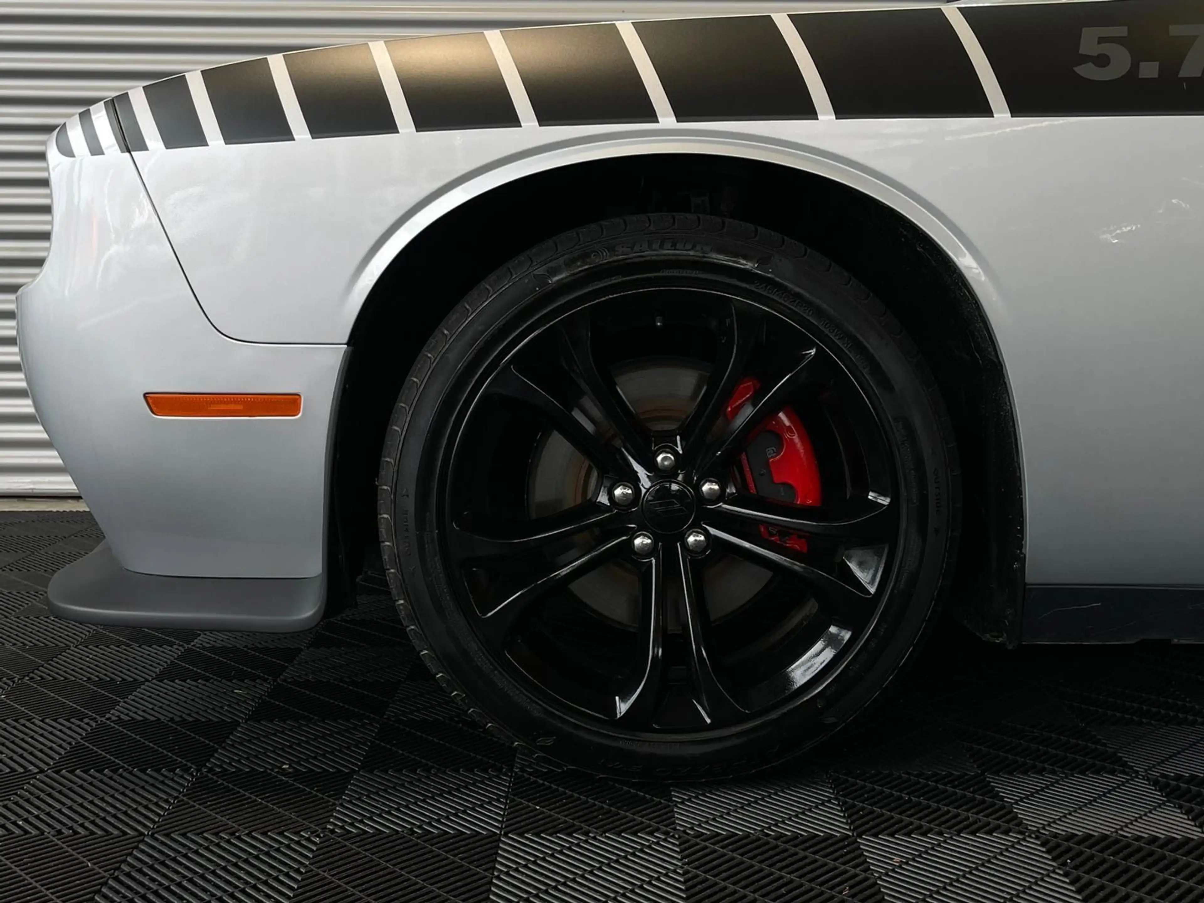 Dodge Challenger R/T HEMI 5.7L/CARPLAY/RÜCKFAHRKAMERA — photo 4