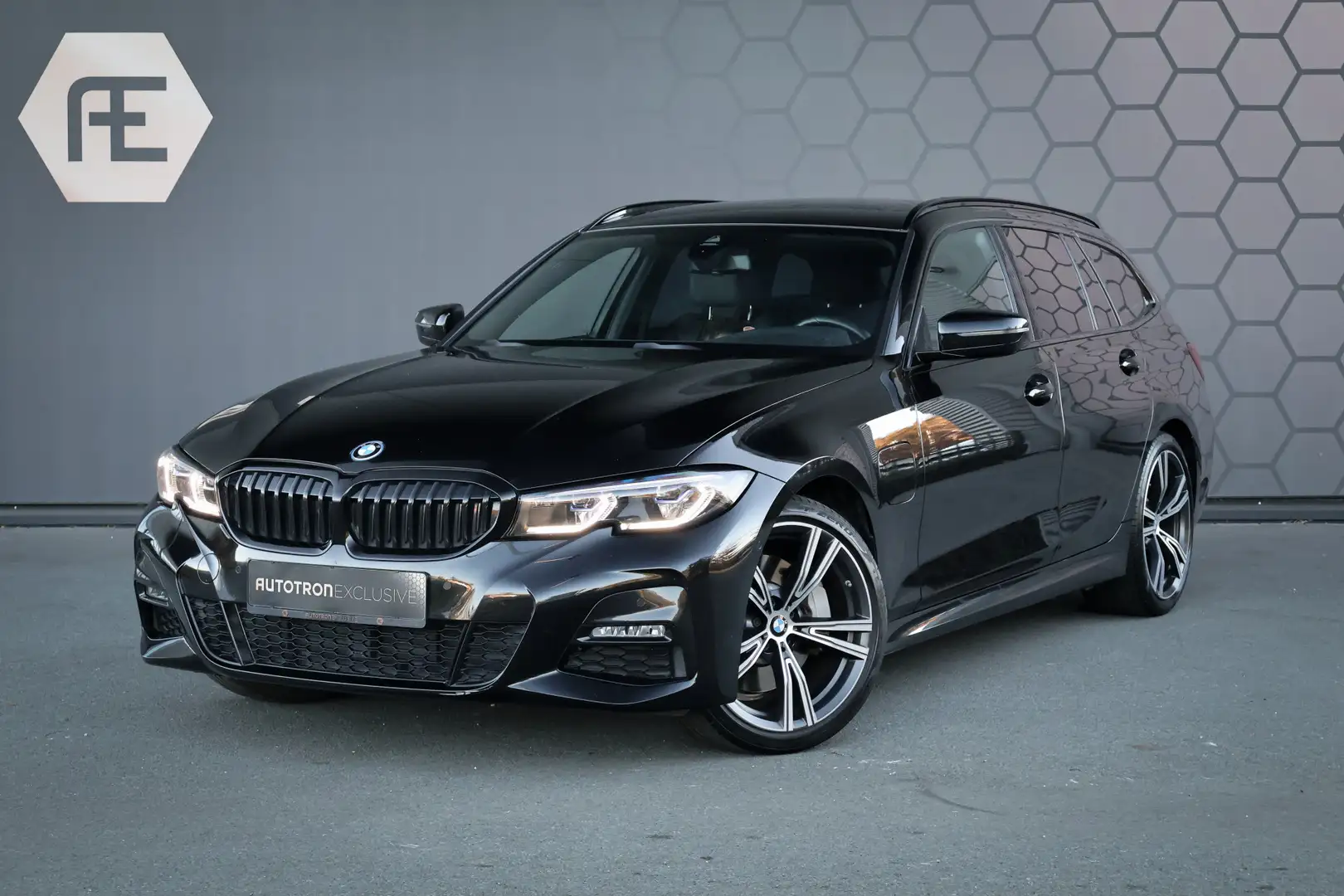 BMW 330 3-serie Touring 330e Business Edition Plus | STOEL Zwart - 1
