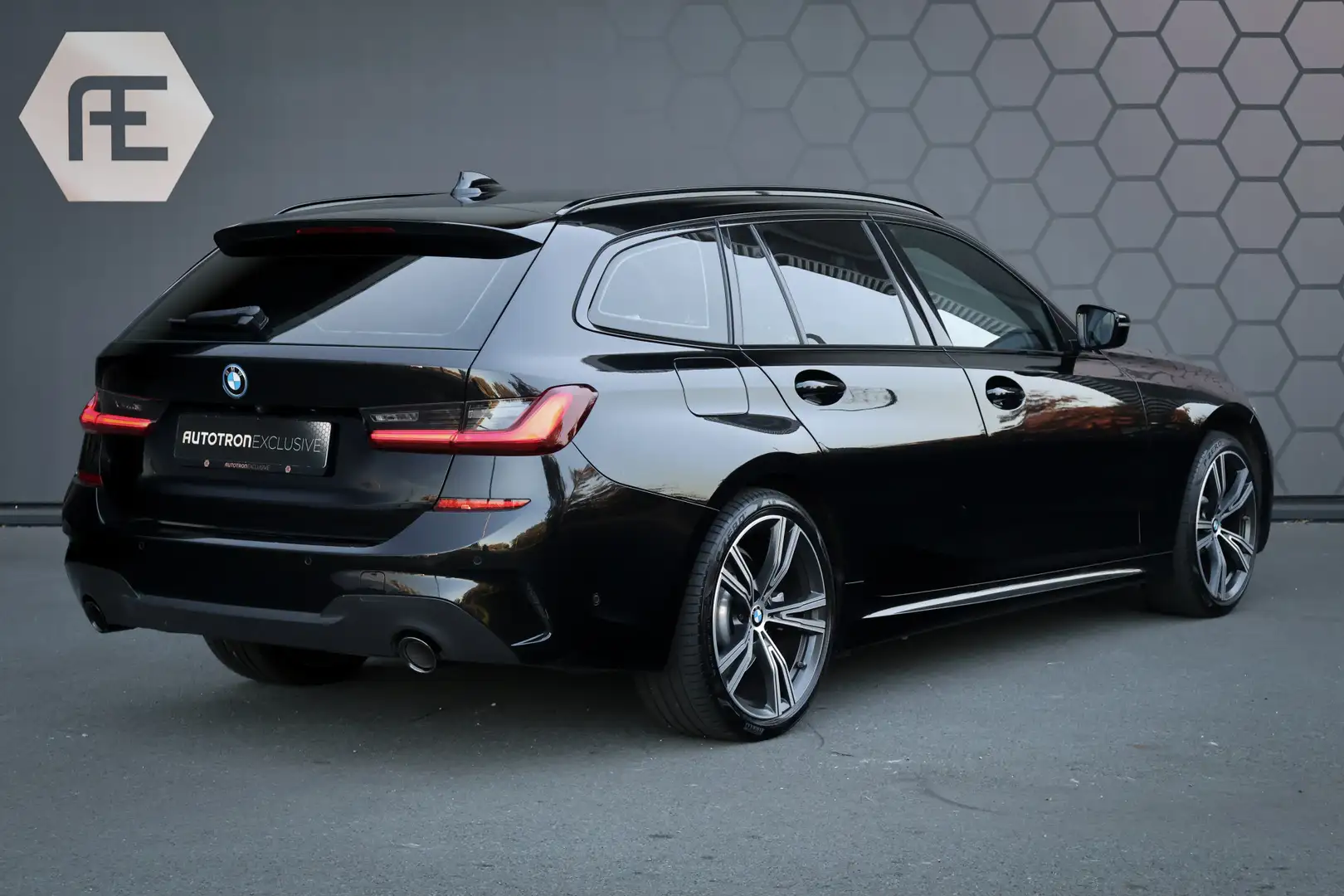 BMW 330 3-serie Touring 330e Business Edition Plus | STOEL Zwart - 2