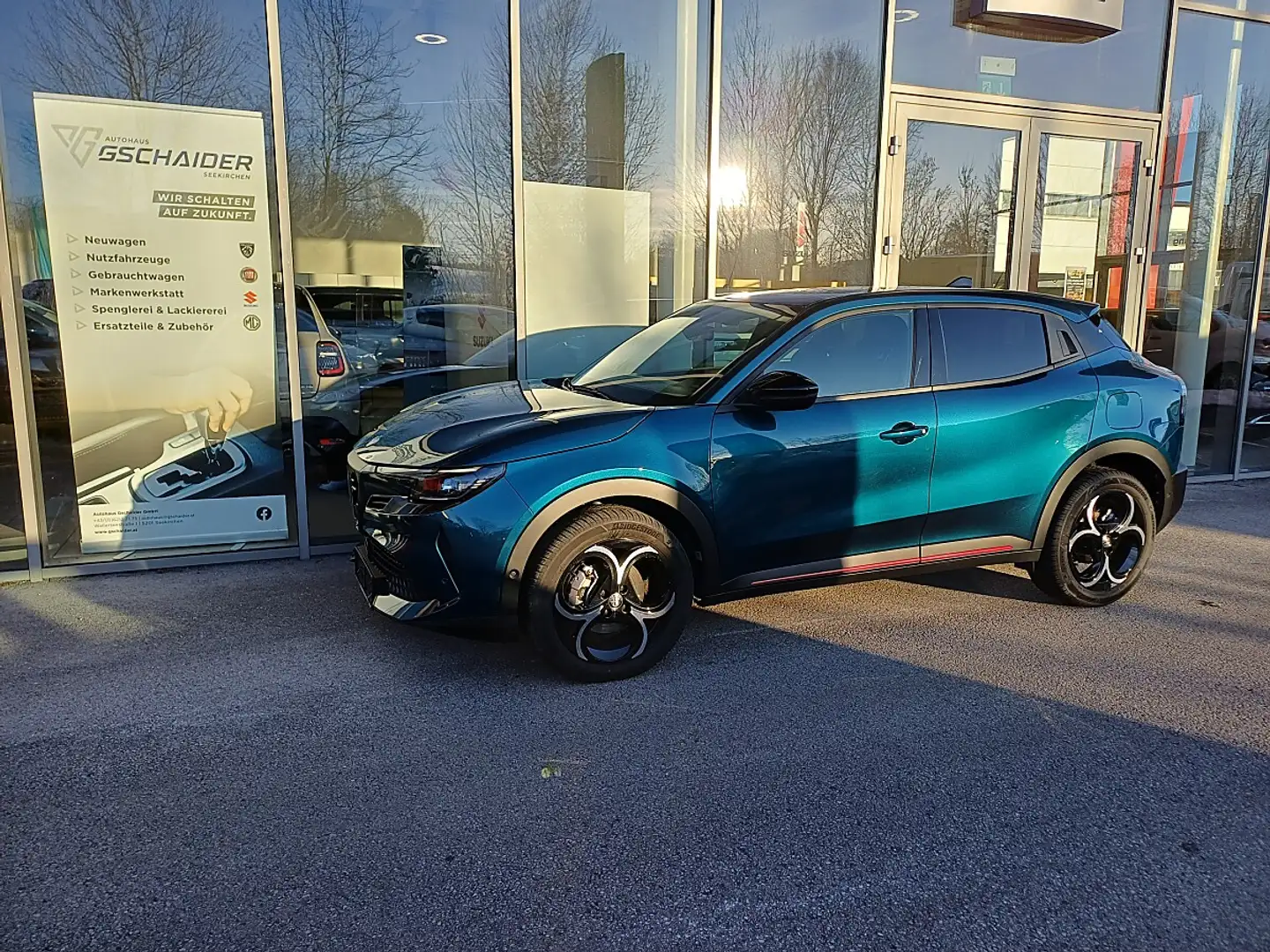 Alfa Romeo Junior Ibrida Speciale 1.2 MHEV e-DCT6 Blau - 1