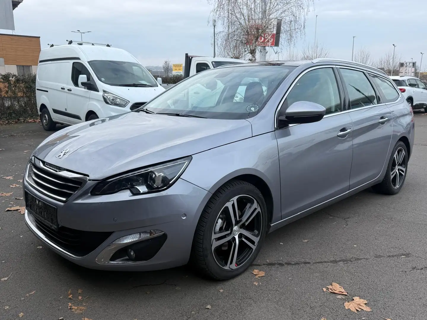 Peugeot 308 SW 1,2 PureTech Allure S&S Aut. *Top Ausstattung* Gris - 1