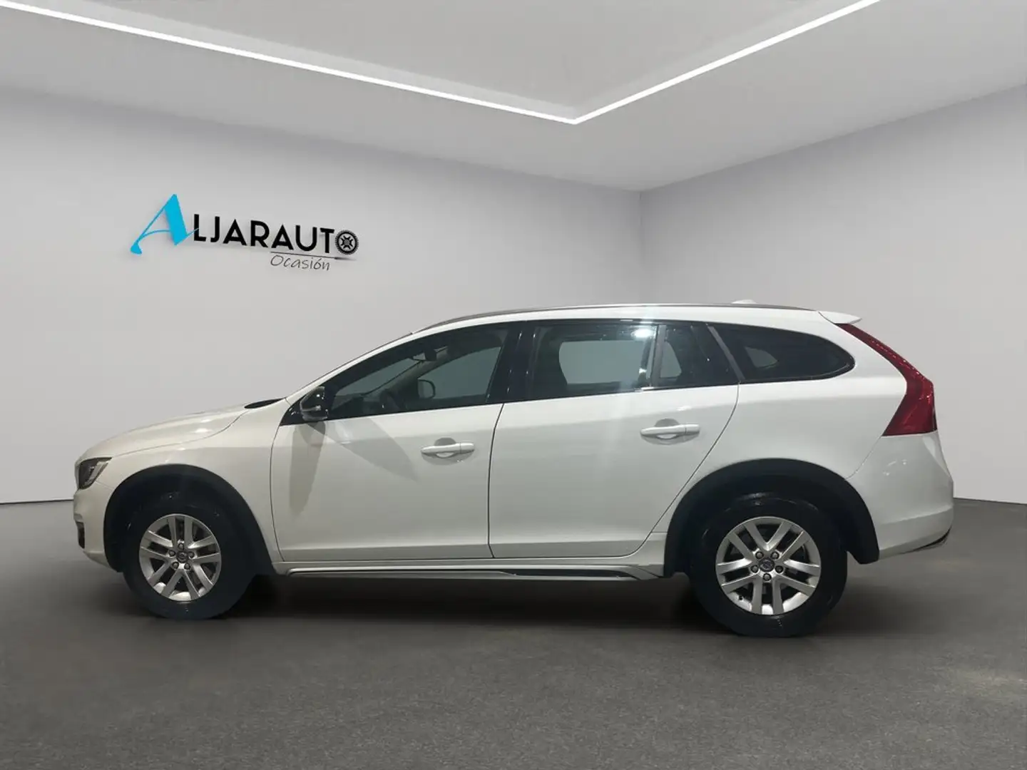 Volvo V60 Cross Country D3 Kinetic Aut. Weiß - 2