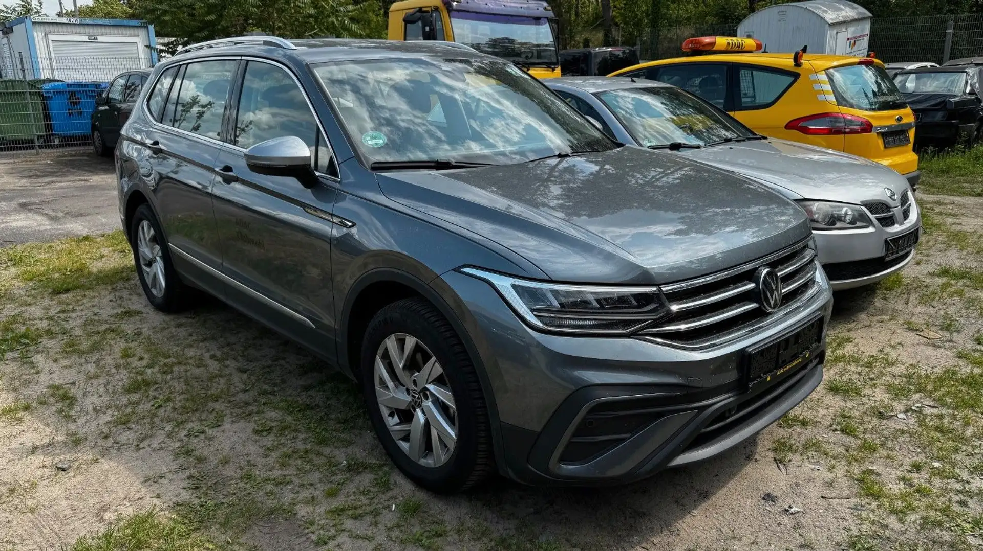 Volkswagen Tiguan Allspace Life Grau - 2