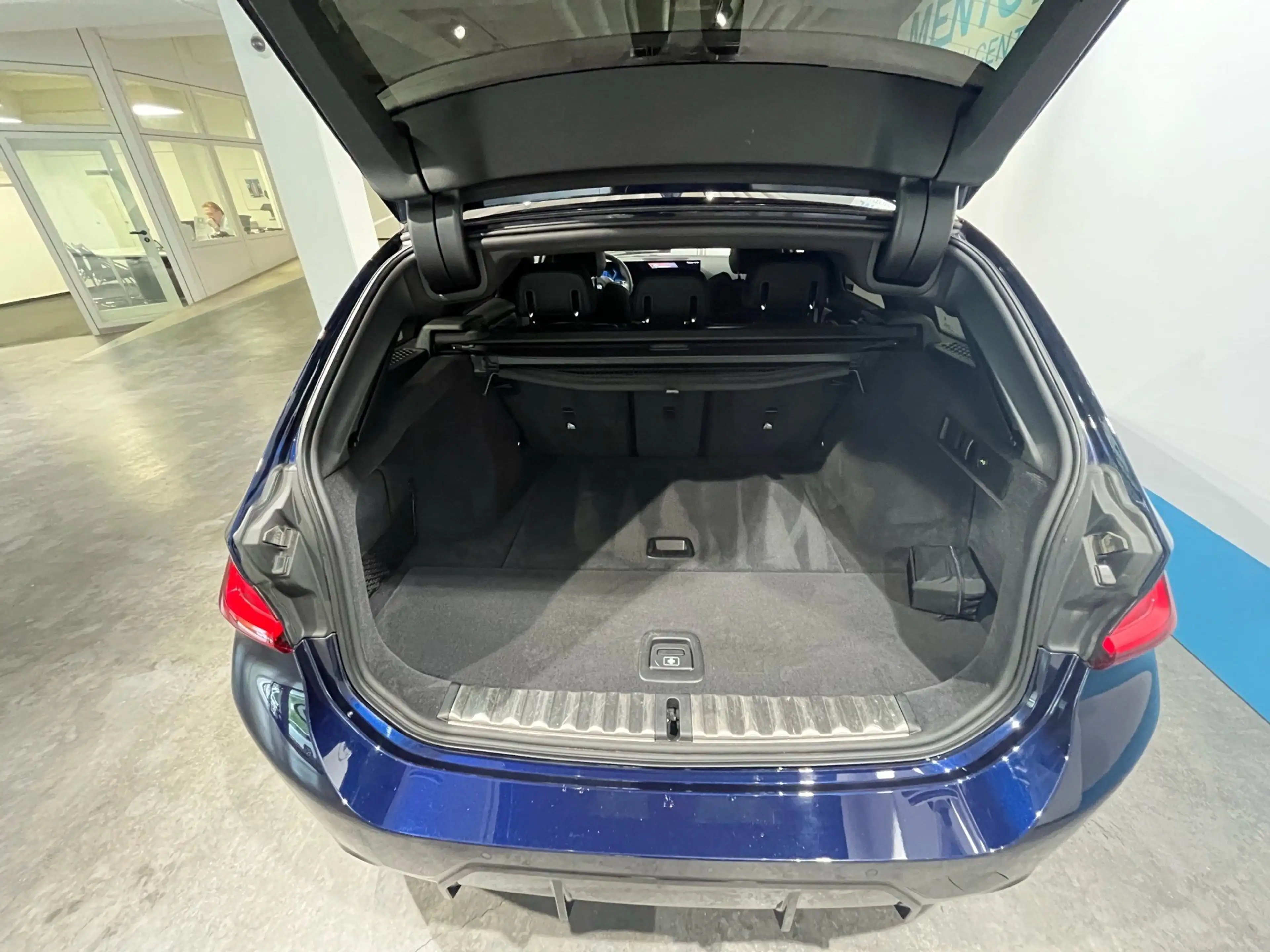 BMW 330 i xDrive M Sportpaket HK HiFi DAB Tempomat — photo 7