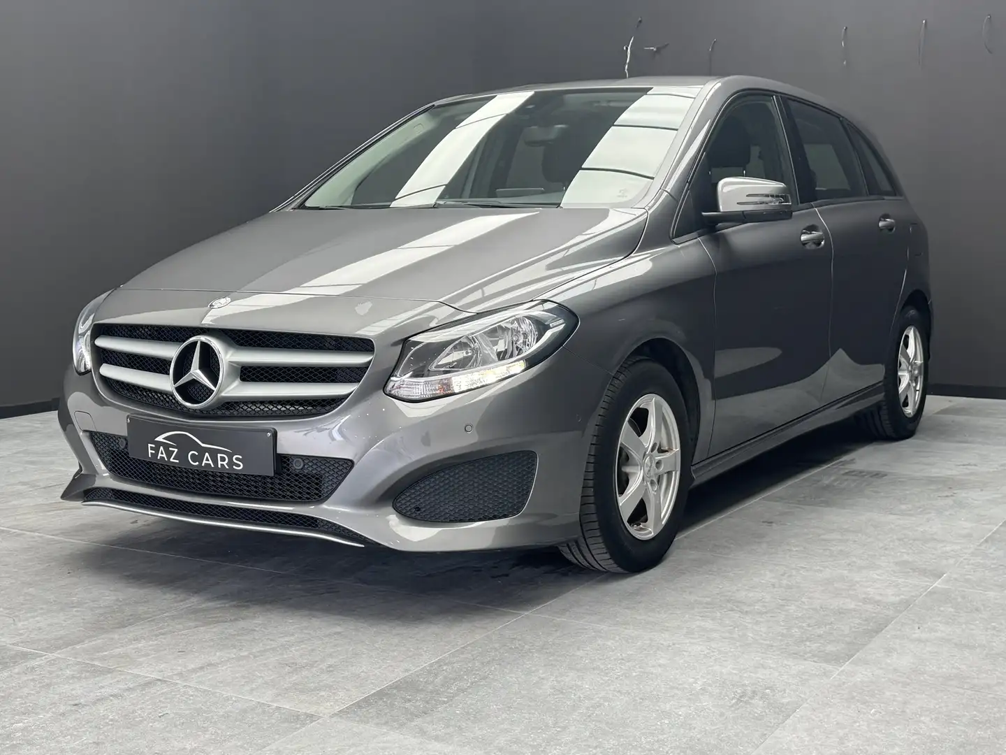Mercedes-Benz B 180 BlueEFFICIENCY * JANTES + CLIM + GPS + GARANTIE * Grijs - 2