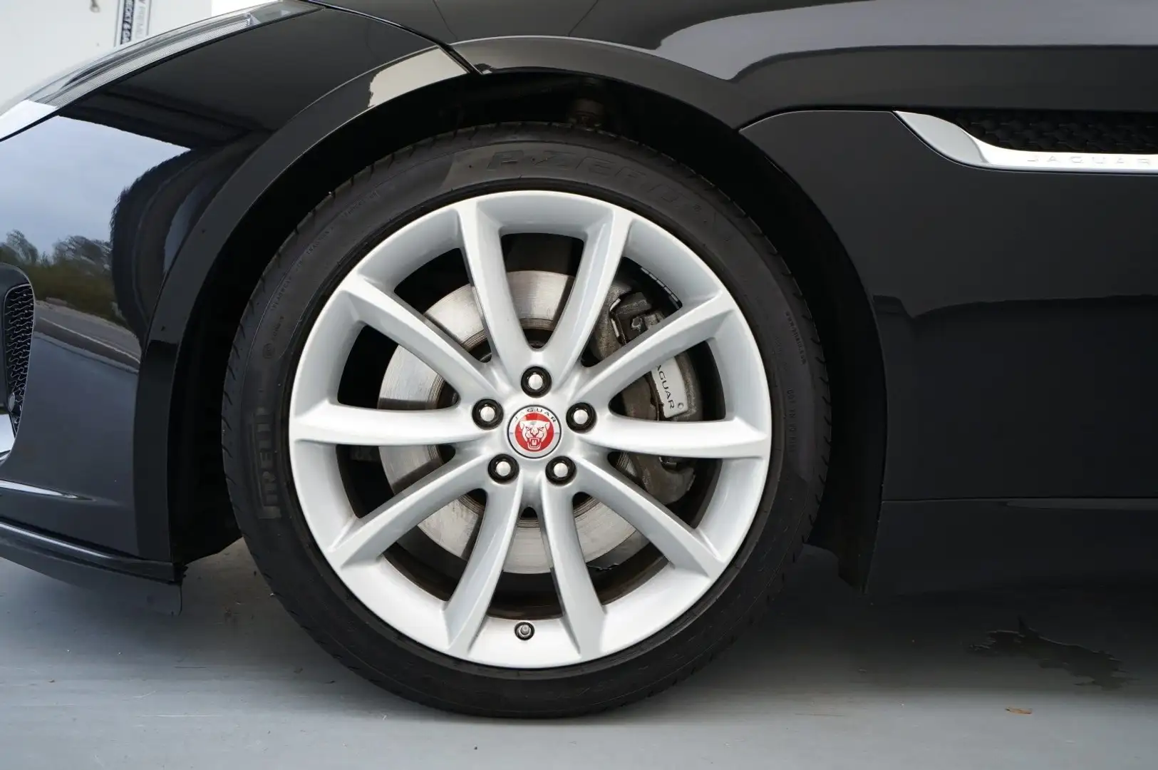 Jaguar F-Type Coupe P300 Aut. Schwarz - 1