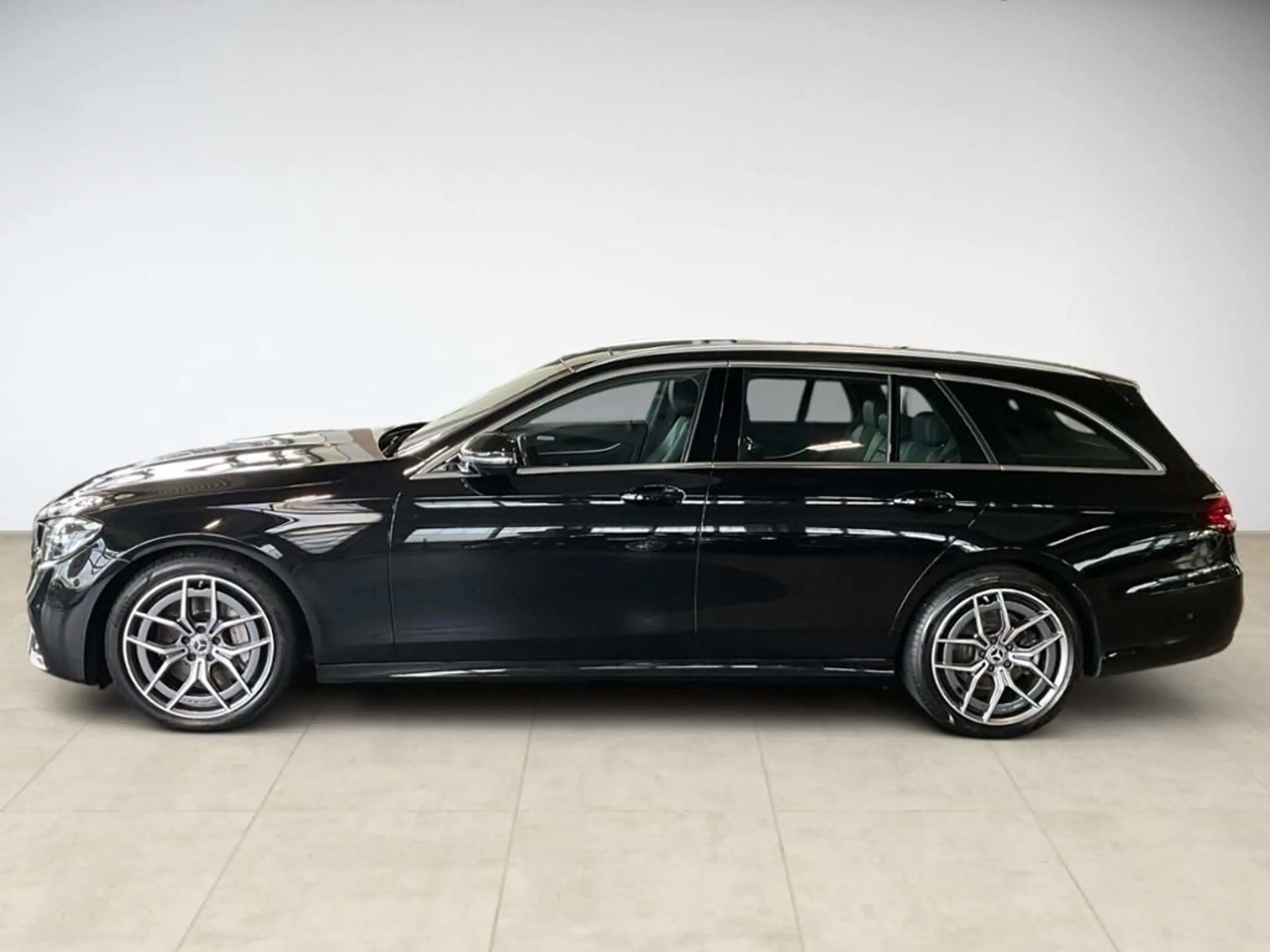 Mercedes-Benz E 400 d T 4MATIC AMG Style 360 ACC AUT Kam. LED — photo 7