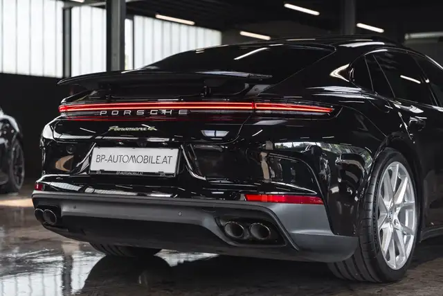 Porsche Panamera view 12