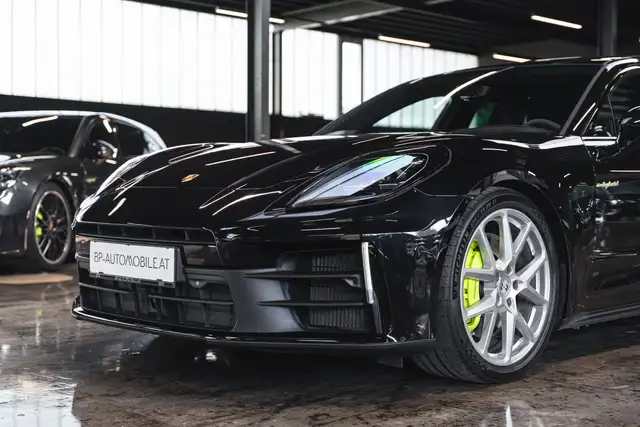 Porsche Panamera view 10