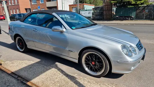 Mercedes-Benz CLK view 13