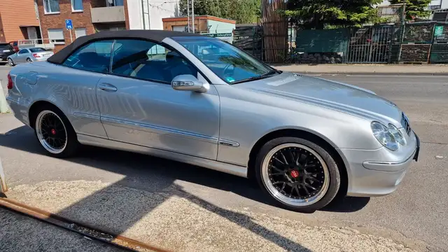 Mercedes-Benz CLK view 9