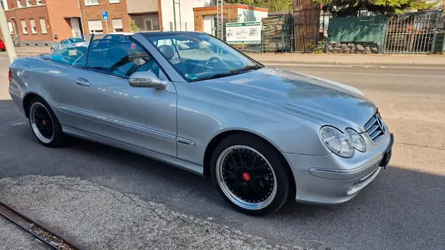 Mercedes-Benz CLK view 5