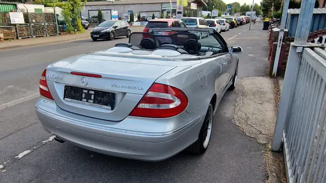 Mercedes-Benz CLK view 2