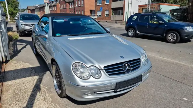 Mercedes-Benz CLK view 12