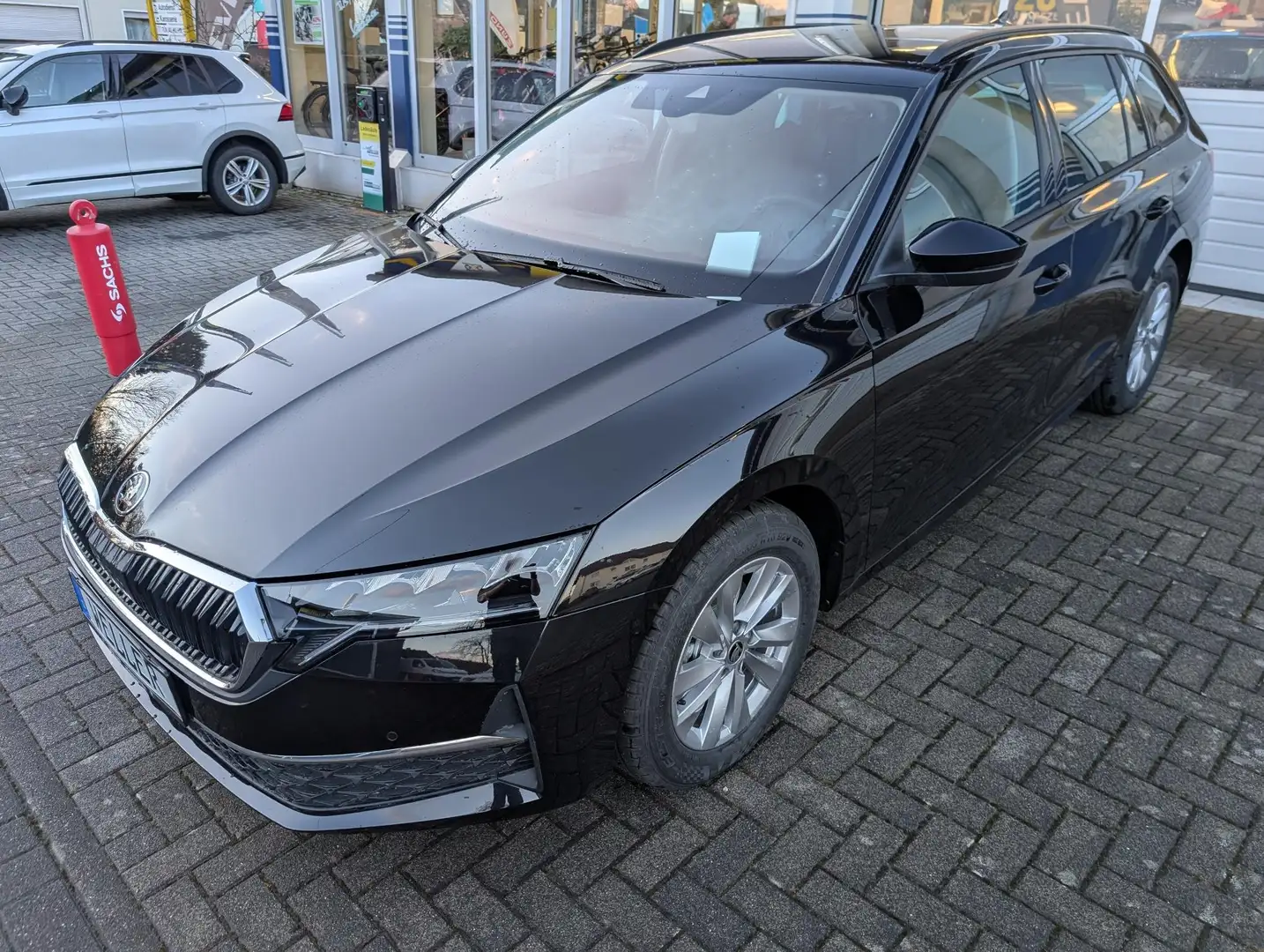 Skoda Octavia Combi 2025 1.5 Kupplung Scheiben & Lenkrad heizbar Schwarz - 1