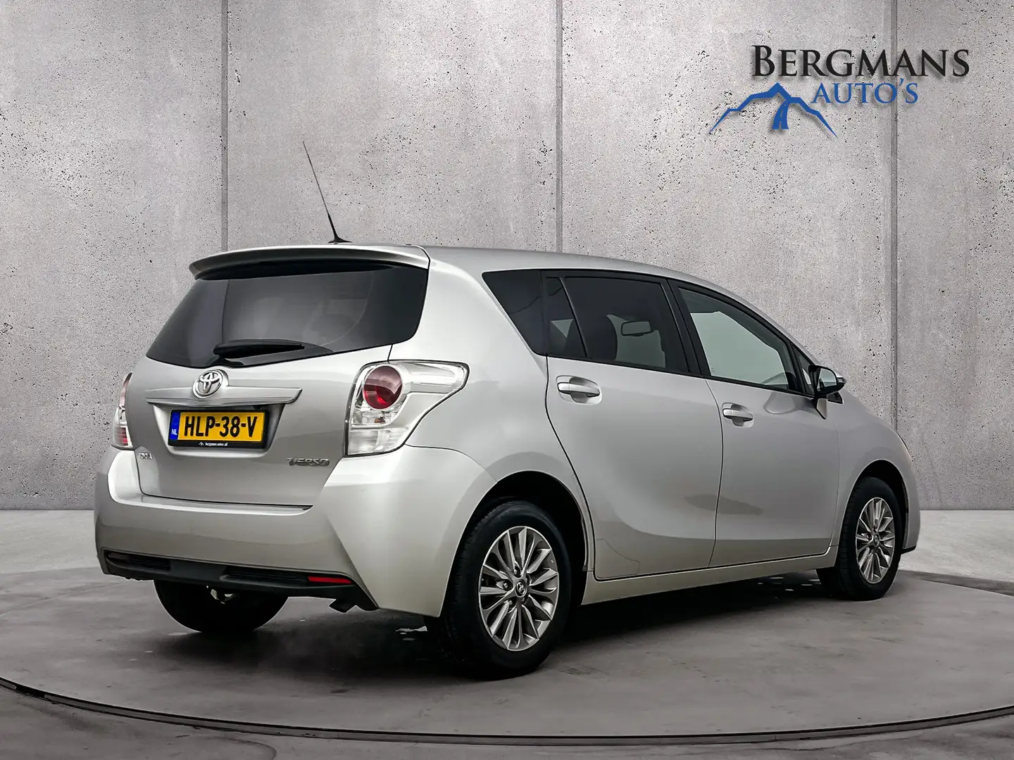 Toyota Verso 1.6 VVT-i Dynamic // 1e EIGENAAR // LAGE KM STAND Grijs - 2