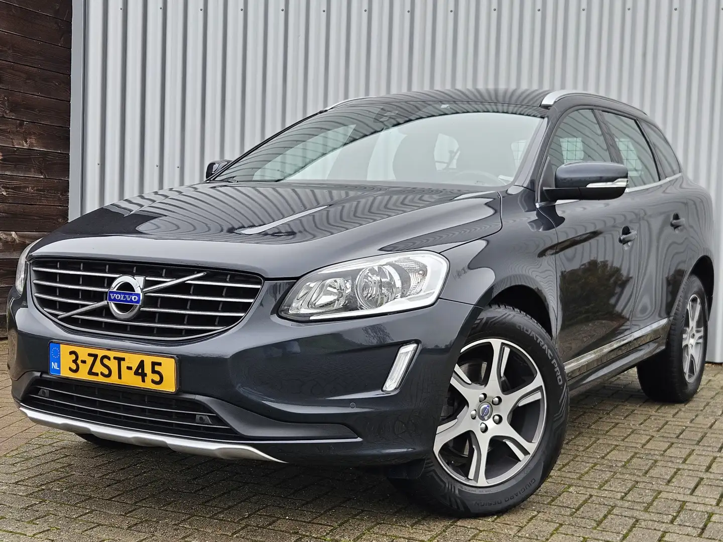 Volvo XC60 2.0 T5 Summum / Dealer Onderhouden / Automaat! Gris - 1