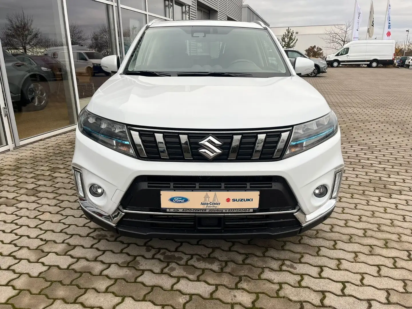 Suzuki Vitara 1.4 4x2*Comfort+* Panno*PDC*Navi*CarPlay* Bílá - 2