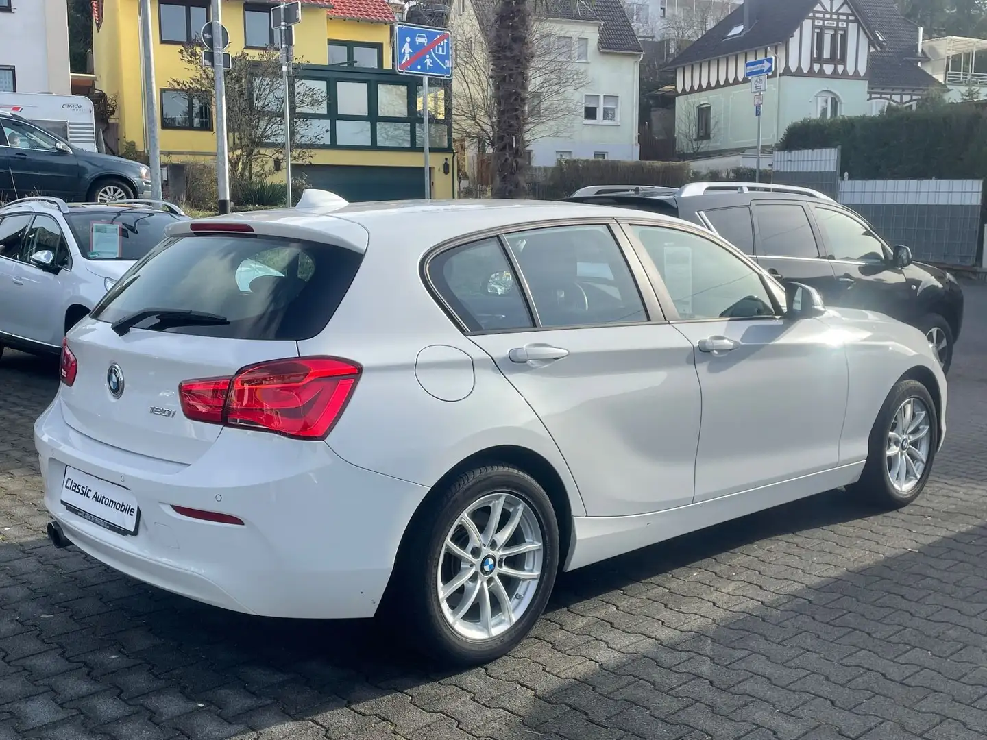 BMW 120 i Advantage *Tempomat*Einparkhilfe*AHK* Weiß - 2