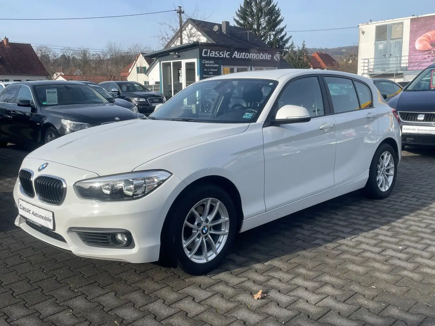 BMW 120 i Advantage *Tempomat*Einparkhilfe*AHK* Weiß - 1