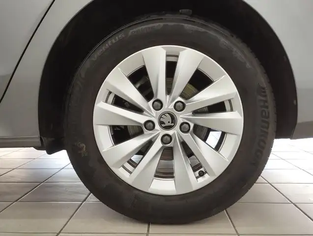 Skoda Octavia view 8