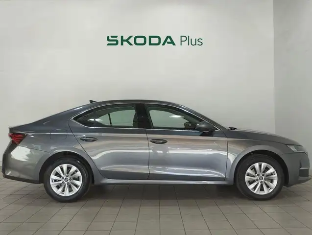 Skoda Octavia view 3