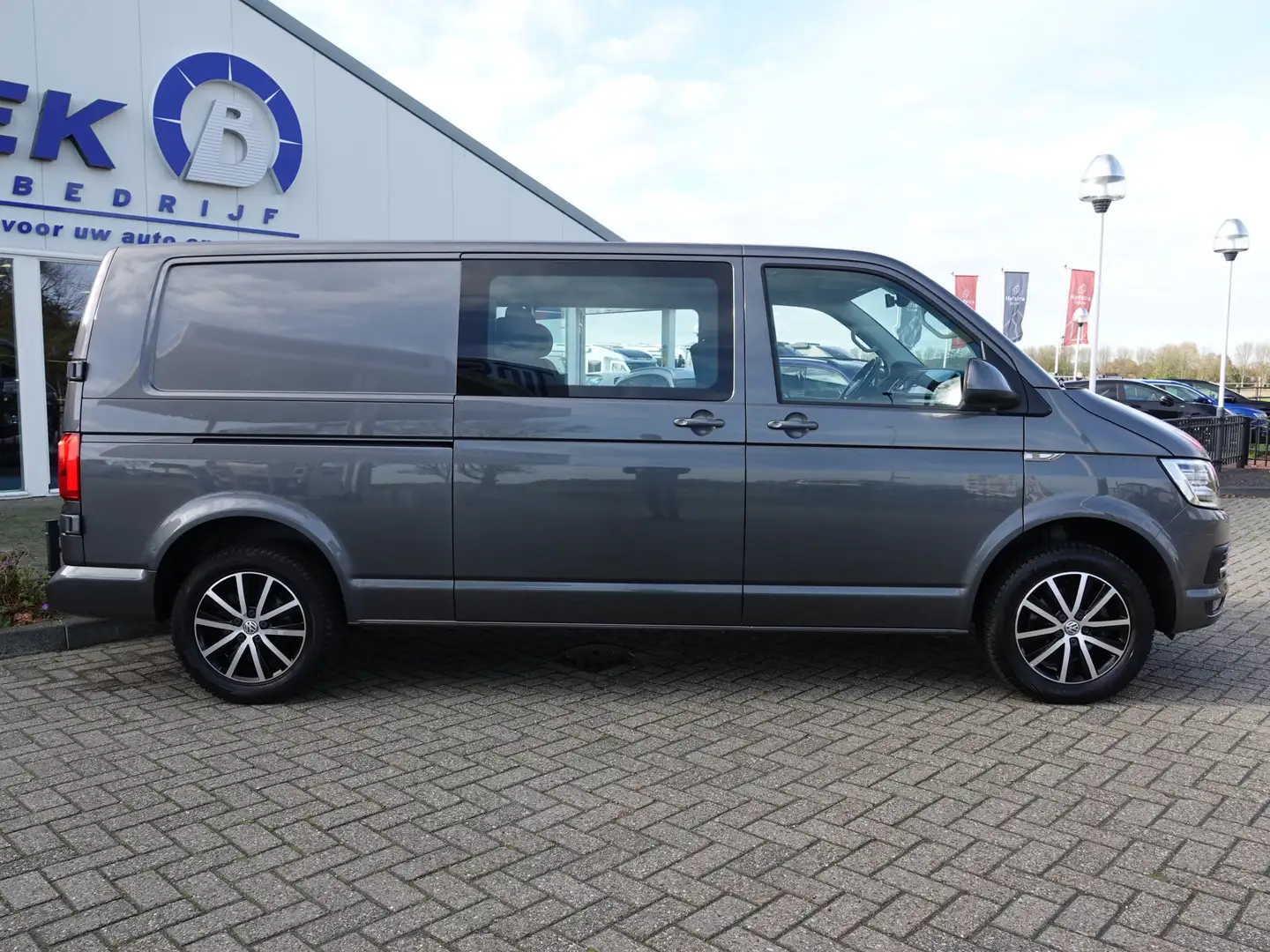 Volkswagen T6 Transporter 2.0 TDI L2H1 150PK Highline DC LED | TREKH. | ADAP Gris - 2