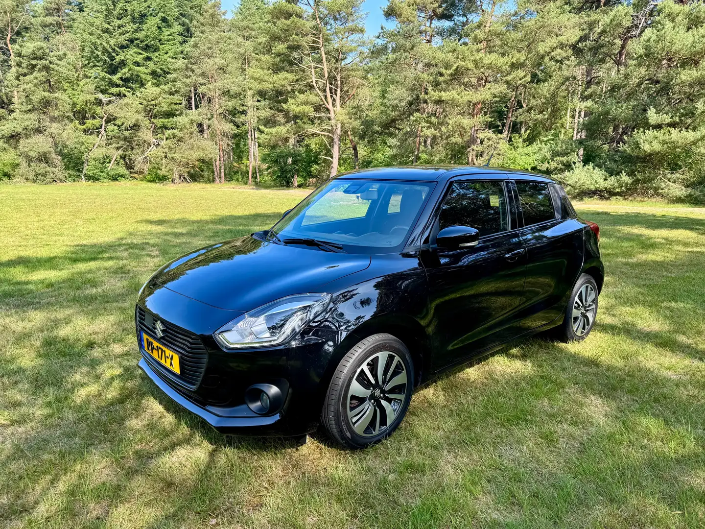 Suzuki Swift Veel opties CarPlay Automaat Camera Stoelverwarm Zwart - 1