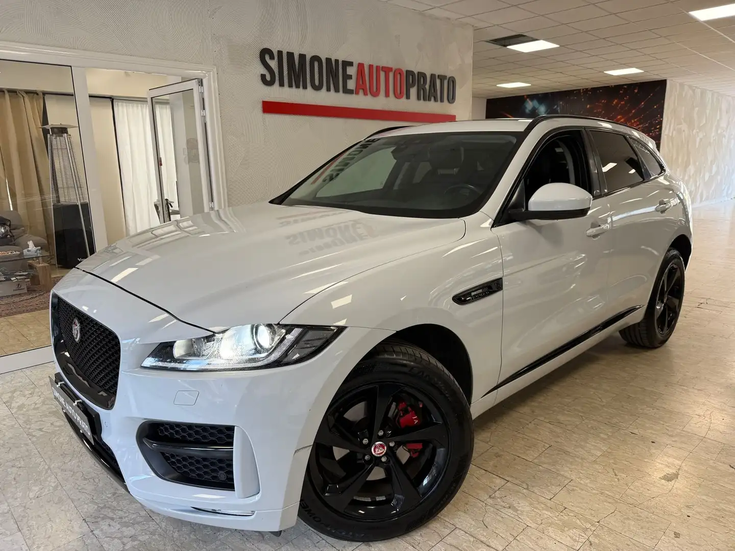 Jaguar F-Pace F-Pace 2015 2.0d Portfolio awd 180cv auto Blanc - 2