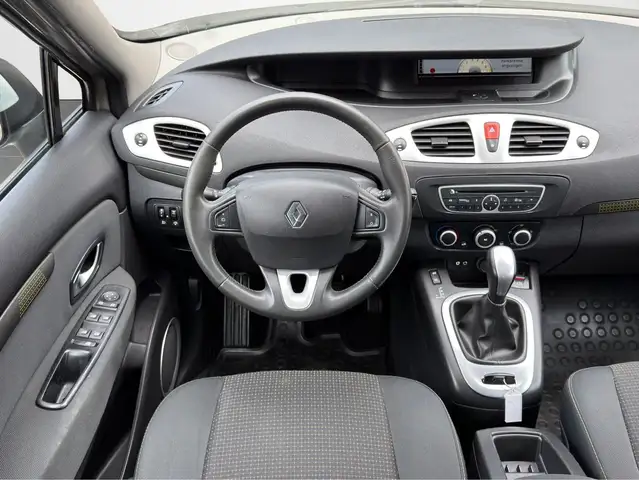 Renault Scenic view 11