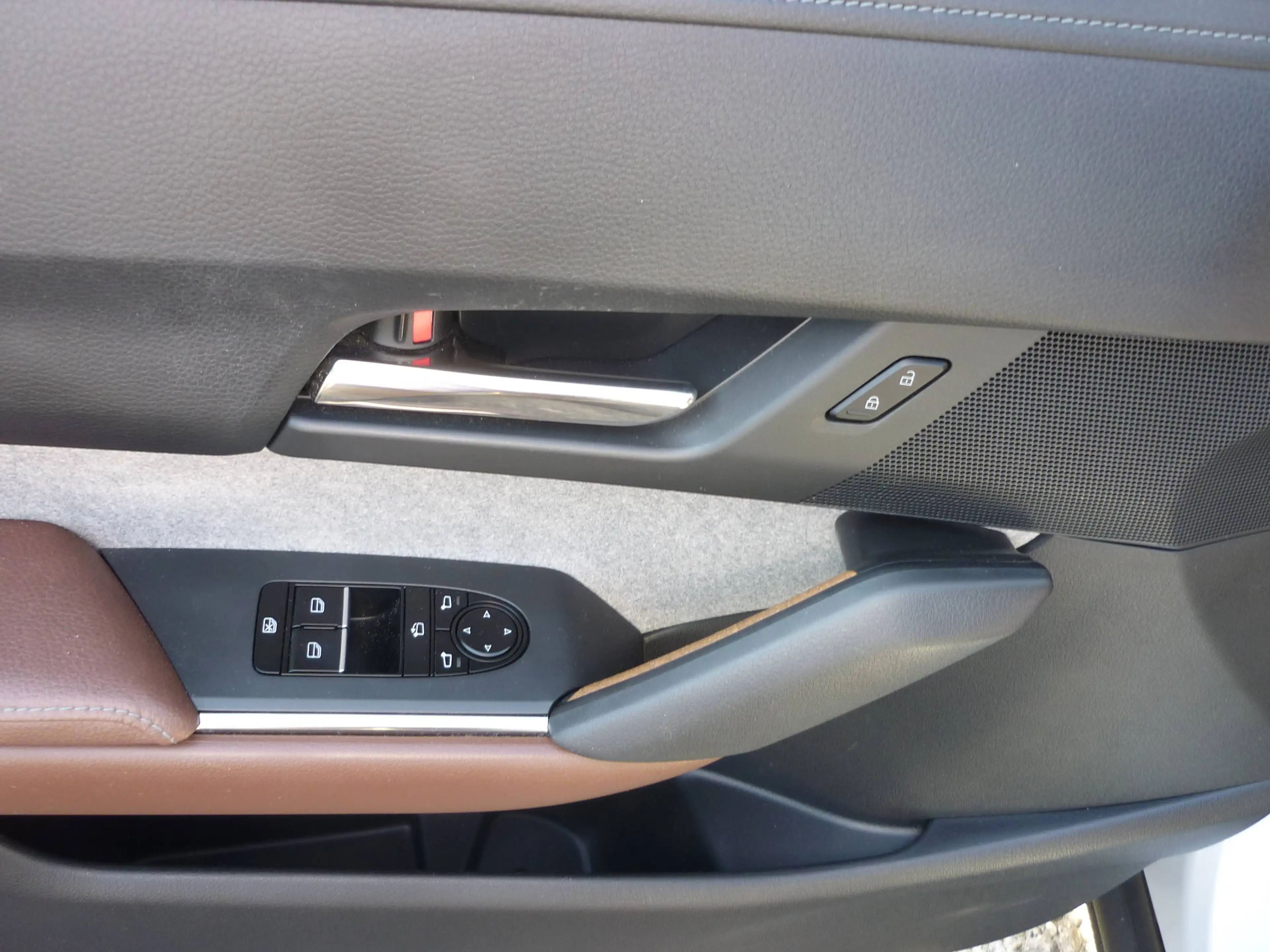Mazda MX-30 MX-30 e-SKYACTIV — photo 6