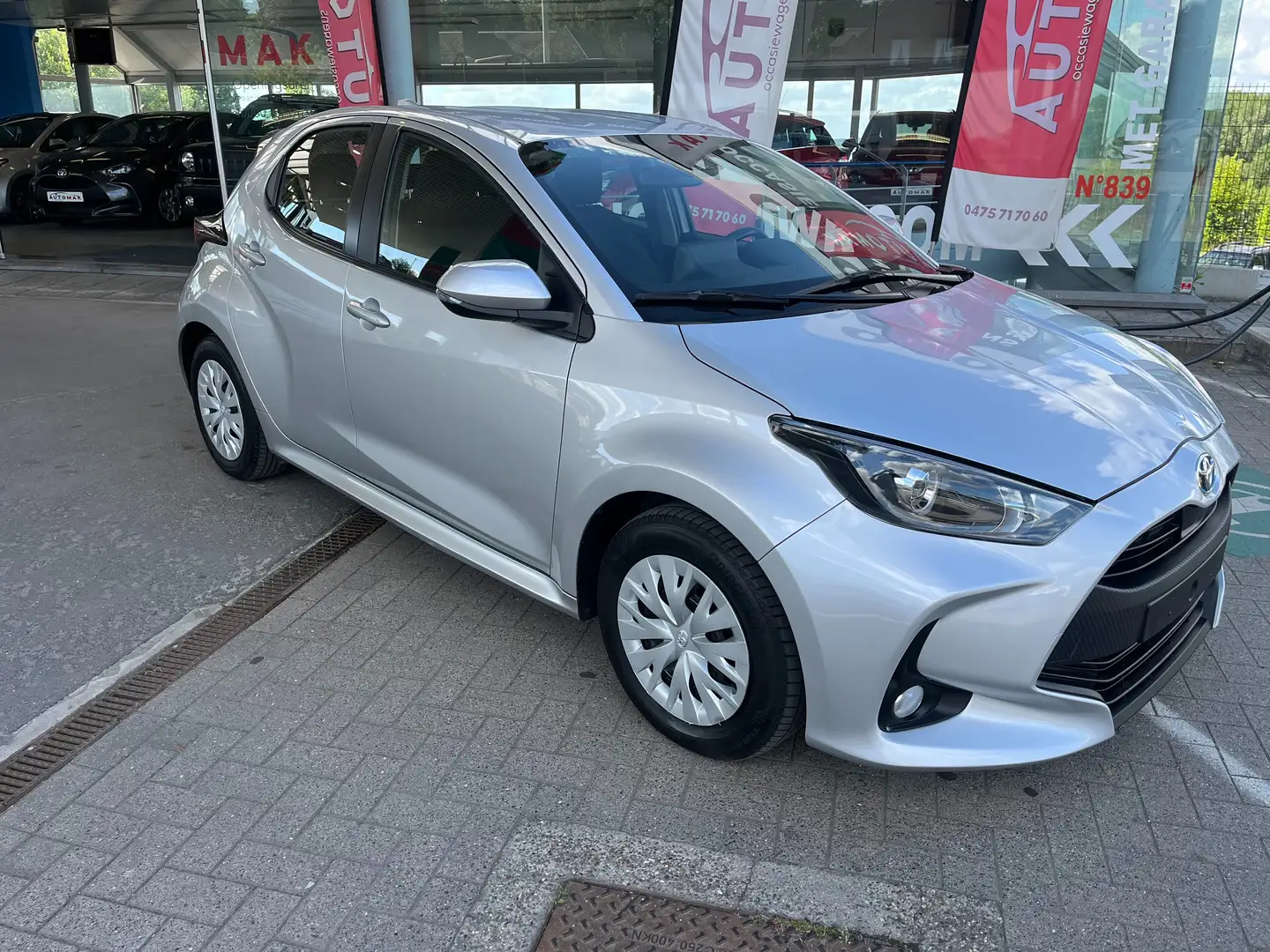Toyota Yaris Yaris 1.5i Dual VVT-iE Comfort CVT GARANTIE Silber - 1