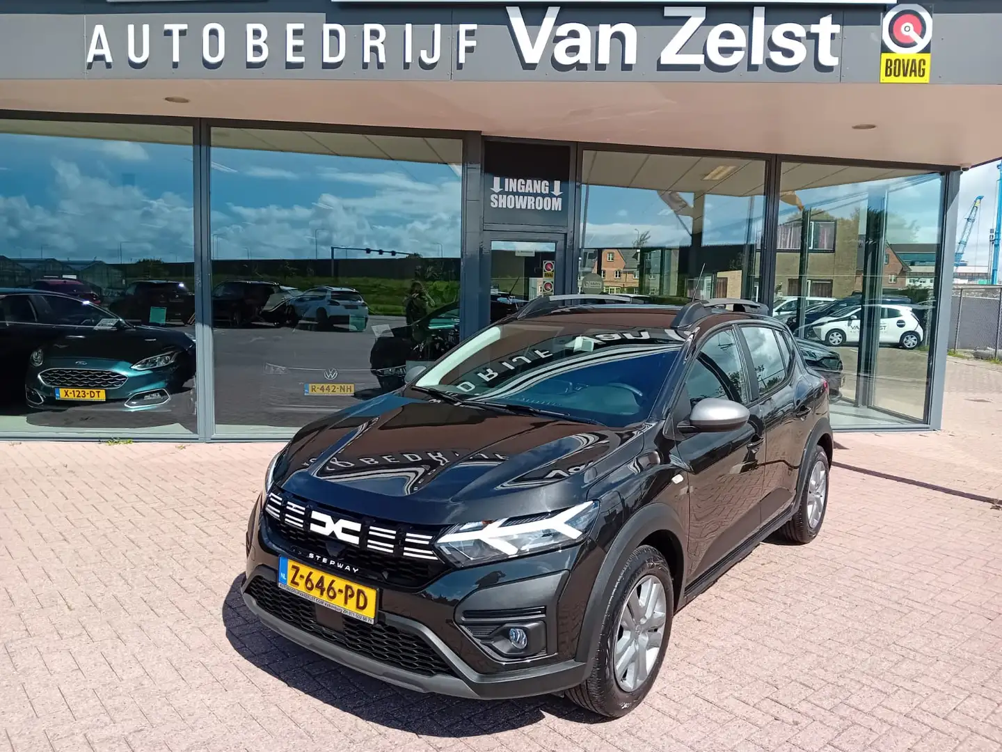 Dacia Sandero Stepway 1.0 TCe 90Stepway Expression, Airco, Apple Zwart - 1