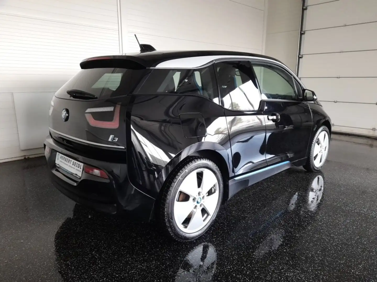 BMW i3 42,2kWh Aut. *WÄRMEPUMPE / 19 ZOLL / VOLL LED / NAVI / KAMERA / SHZG* Schwarz - 2